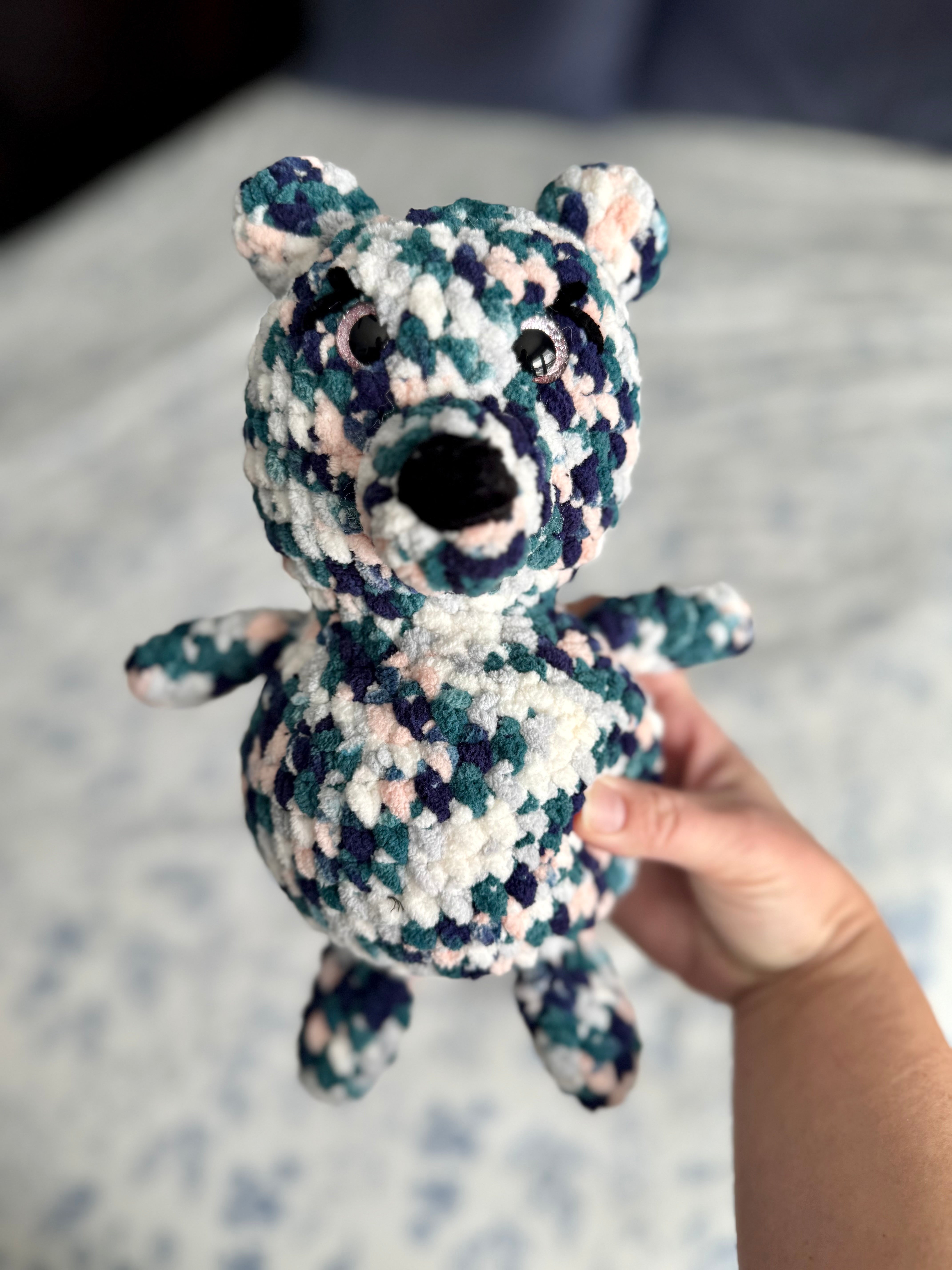 ブルー グリーンベア ぬいぐるみ ハンドメイド 海外作家 Blue/Green Bear Plushie – Bubble Luxury LLC